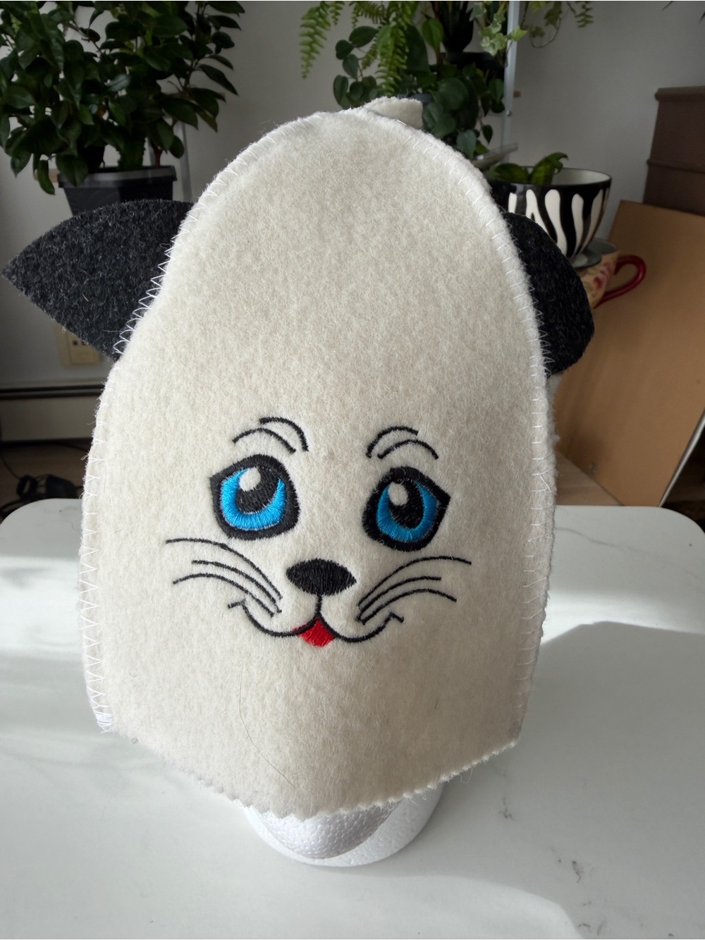 Sauna hat. Wool. Cats face with blue eyes